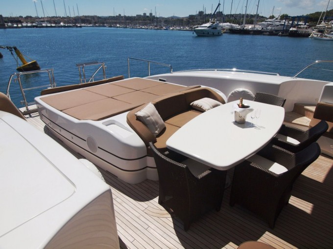 LES -  Aft deck sunpad 2